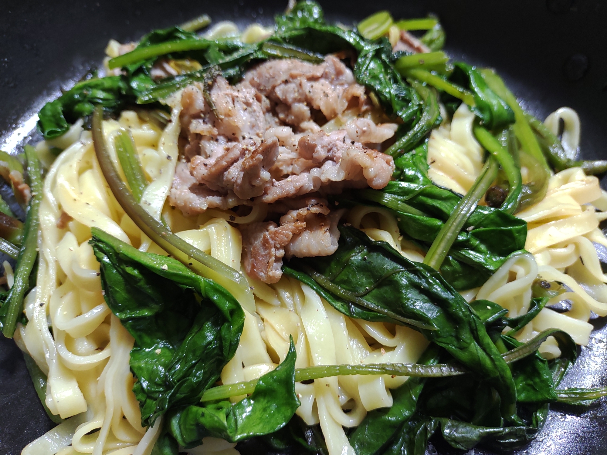 豚肉と山ほうれん草のパスタ