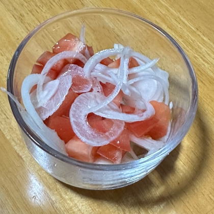 ake's kitchenさん୨୧ 
トマトと新玉ねぎで作りました！これから冷蔵庫で冷やしてからいただきます(ㅅ•᎑•)レシピありがとうございますꔛ♡