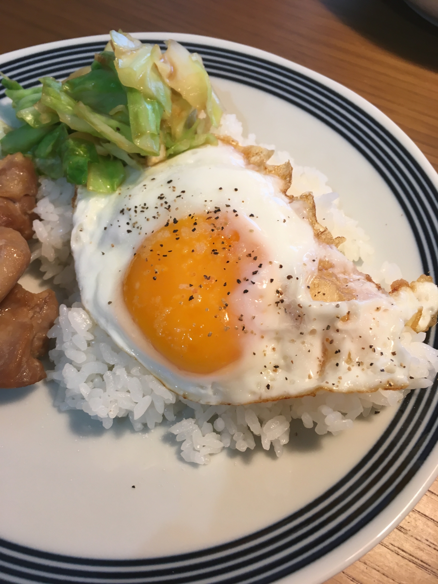 周りはカリッ黄身はとろっなおいしい目玉焼き レシピ 作り方 By Chulaumi Cafe 楽天レシピ