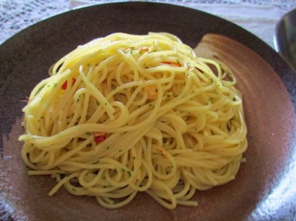 もっこりパスタのお通りだ～い（vv;）　冷蔵庫と相談の結果ｗ　シンプル iz ベストなぺペロンになりました～ｗ　ピリッと辛さが大人な美味しさね＾＾*