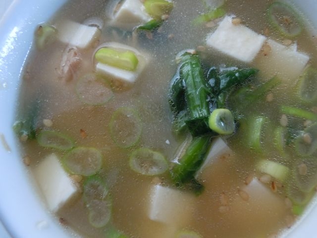 ツナと豆腐とほうれん草とネギの和風スープ