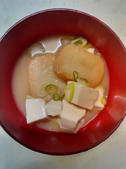 車麩とわかめの味噌汁