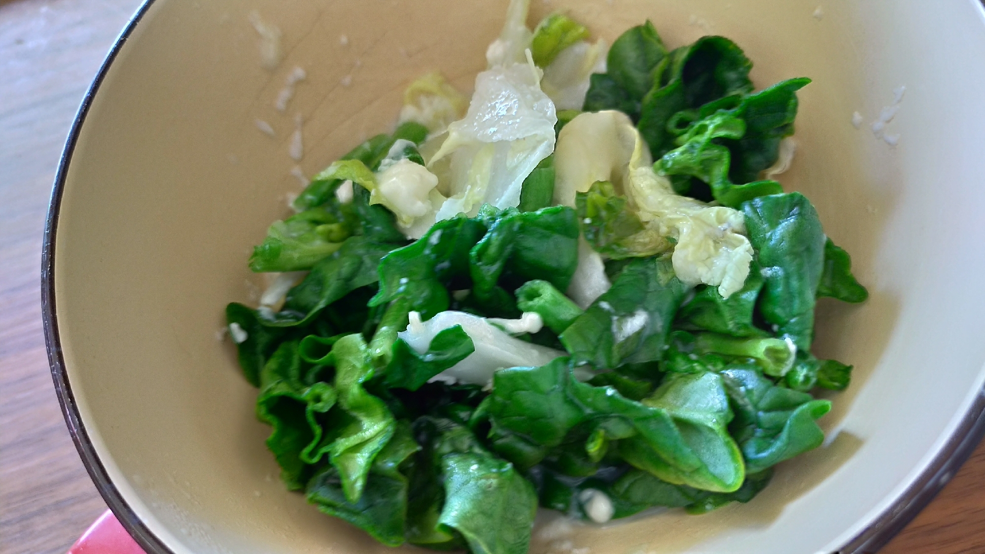 白菜とほうれん草のシンプルサラダ