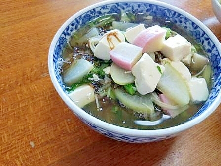 大根蕎麦　えのきともずくもたっぷり