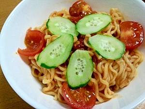 即席乾麺でトマトジャージャー麺もどき♪