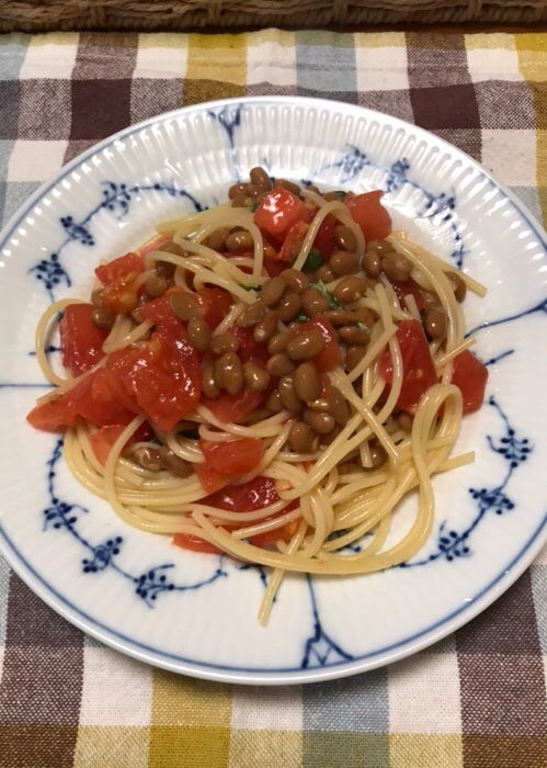 トマトとバジルの冷製納豆パスタ