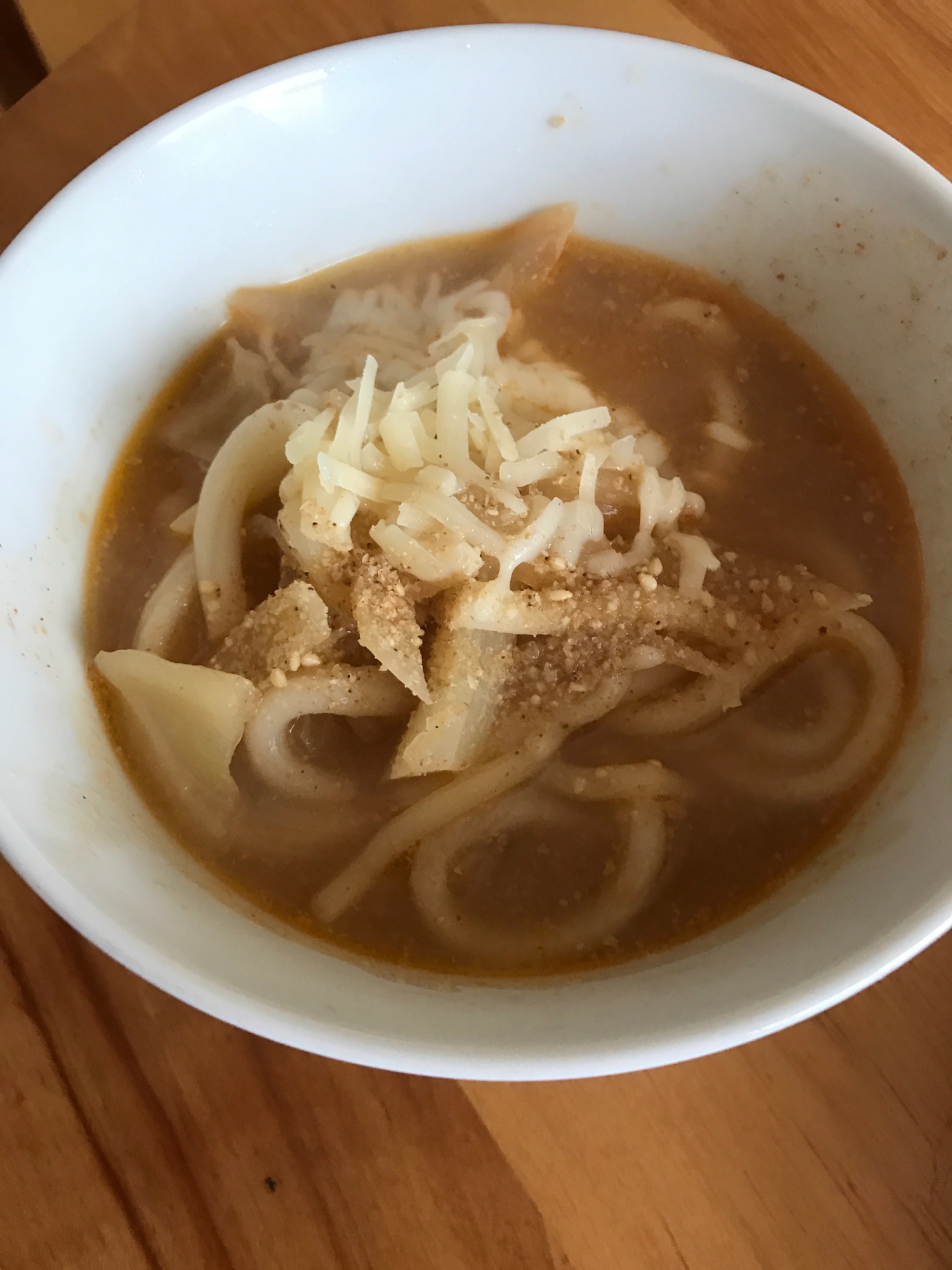 キムチ鍋の残りで。すりごまチーズうどん