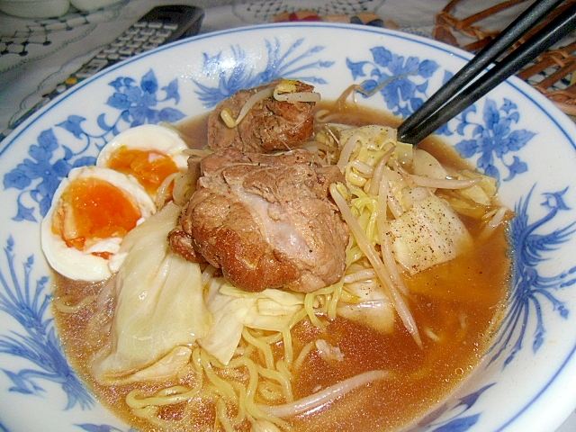 スペアリブ入り　ボリューム満点ラーメン