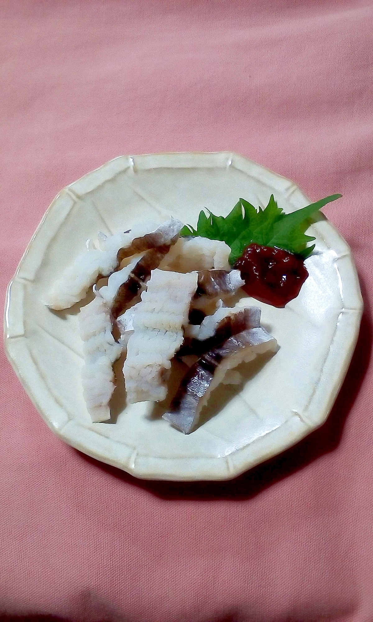 はもの湯引き～梅肉添え