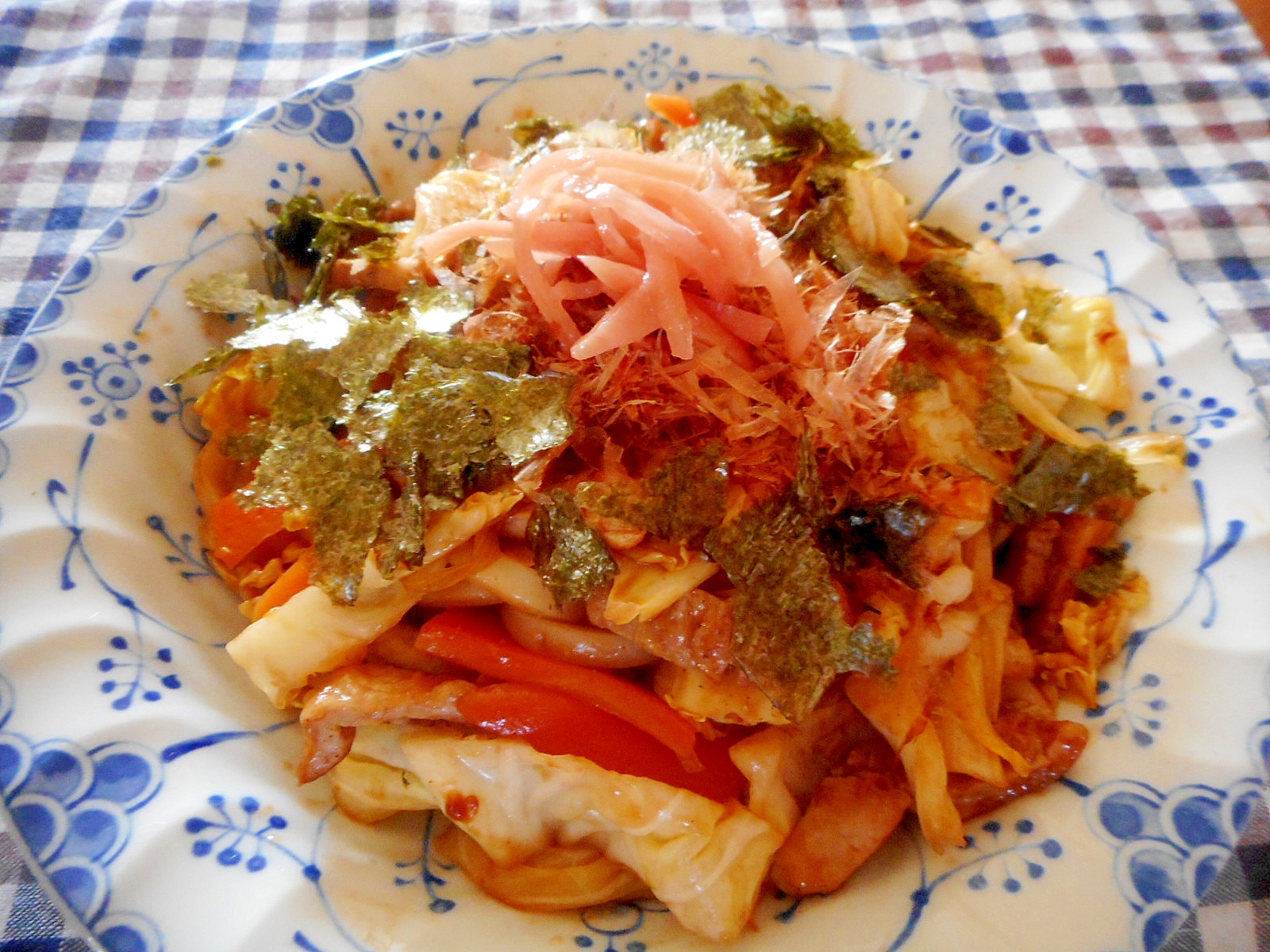 豚肉と春キャベツのソース焼きうどん