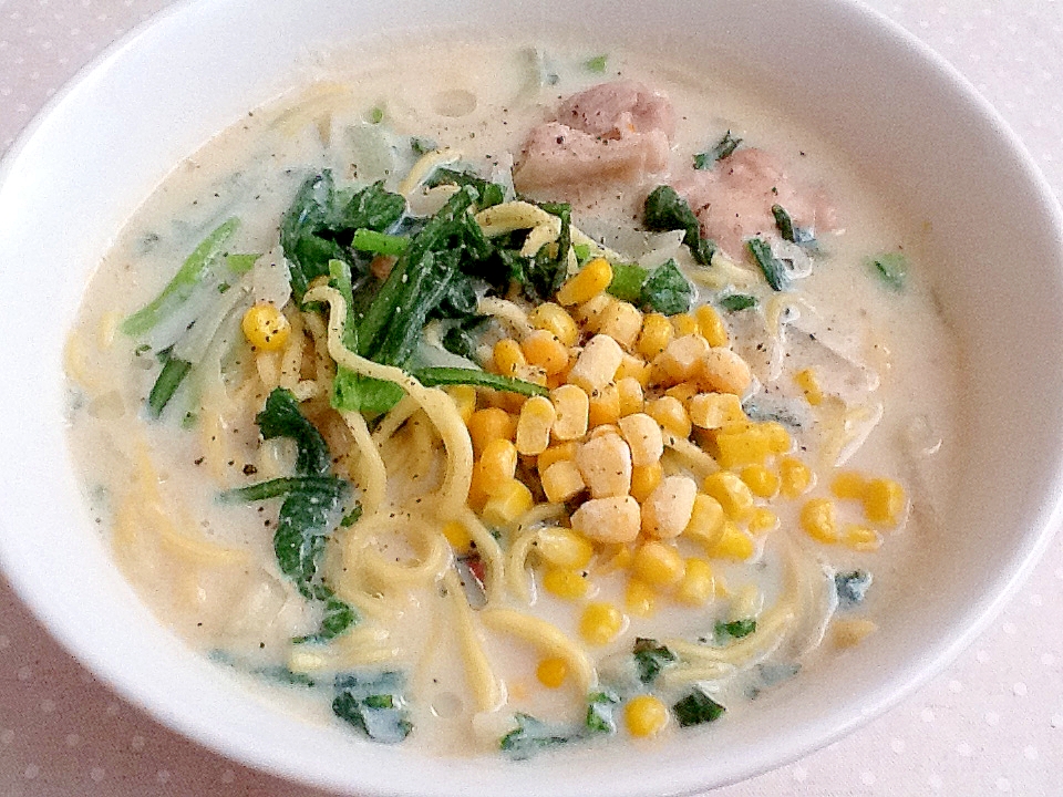 お鍋ひとつで☆鶏肉と春菊の豆乳ラーメン