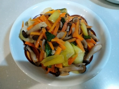 チンゲン菜とにんじんとしめじの生姜ポン酢和え
