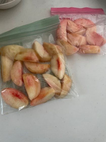 たくさん桃を頂いたので冷凍できて助かりました。