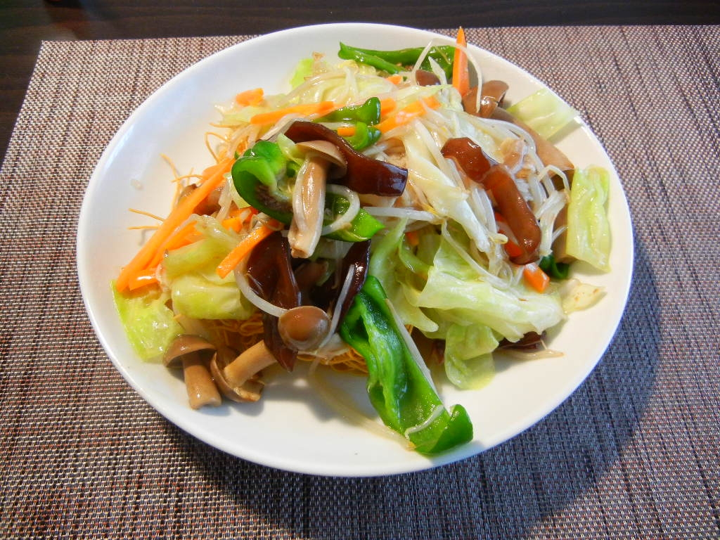 ピーマンとキャベツと生きくらげのソース風味皿うどん