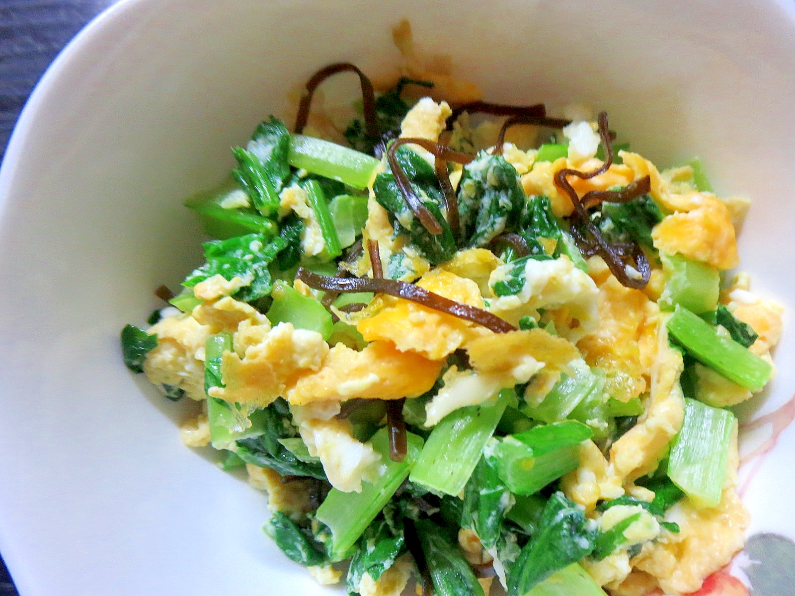 卵と小松菜の塩昆布炒め
