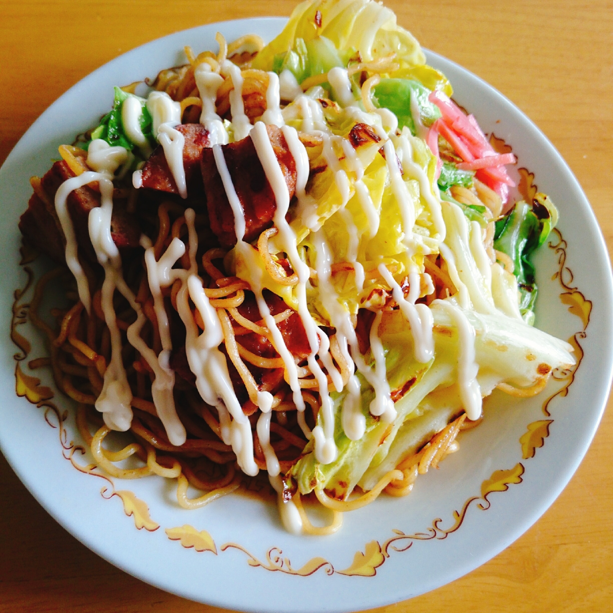 チキンハンバーグと春キャベツのソース焼きそば