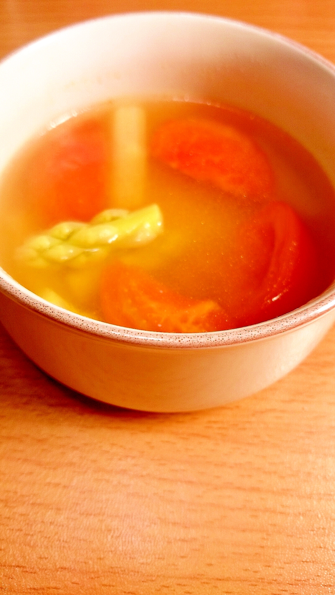ホワイトアスパラガスとトマトのスープ