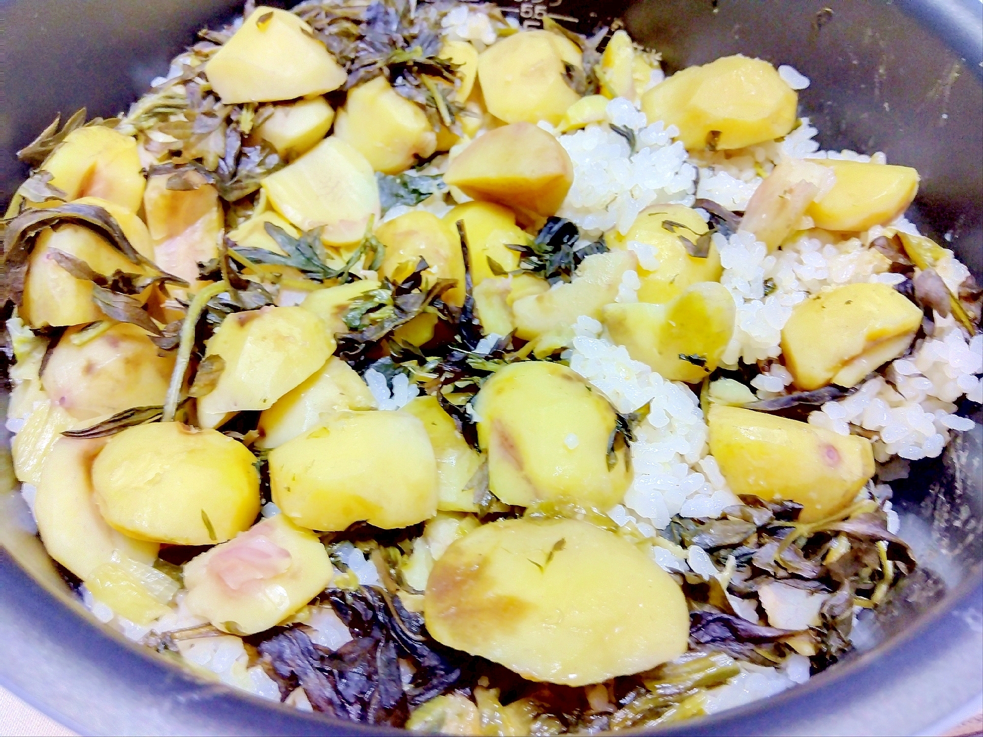 栗とヨモギ✿味噌汁で✿炊き込みご飯