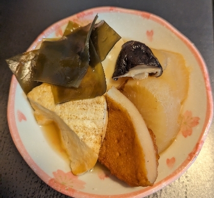 今日は、さつま揚げ・ジャガイモ・大根の煮物です！！