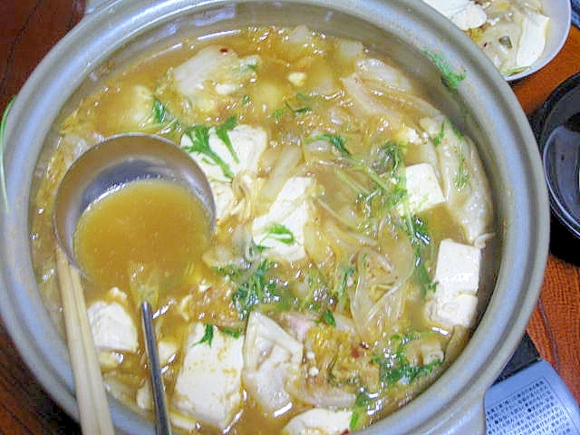 土鍋で作った白すりごま餃子鍋