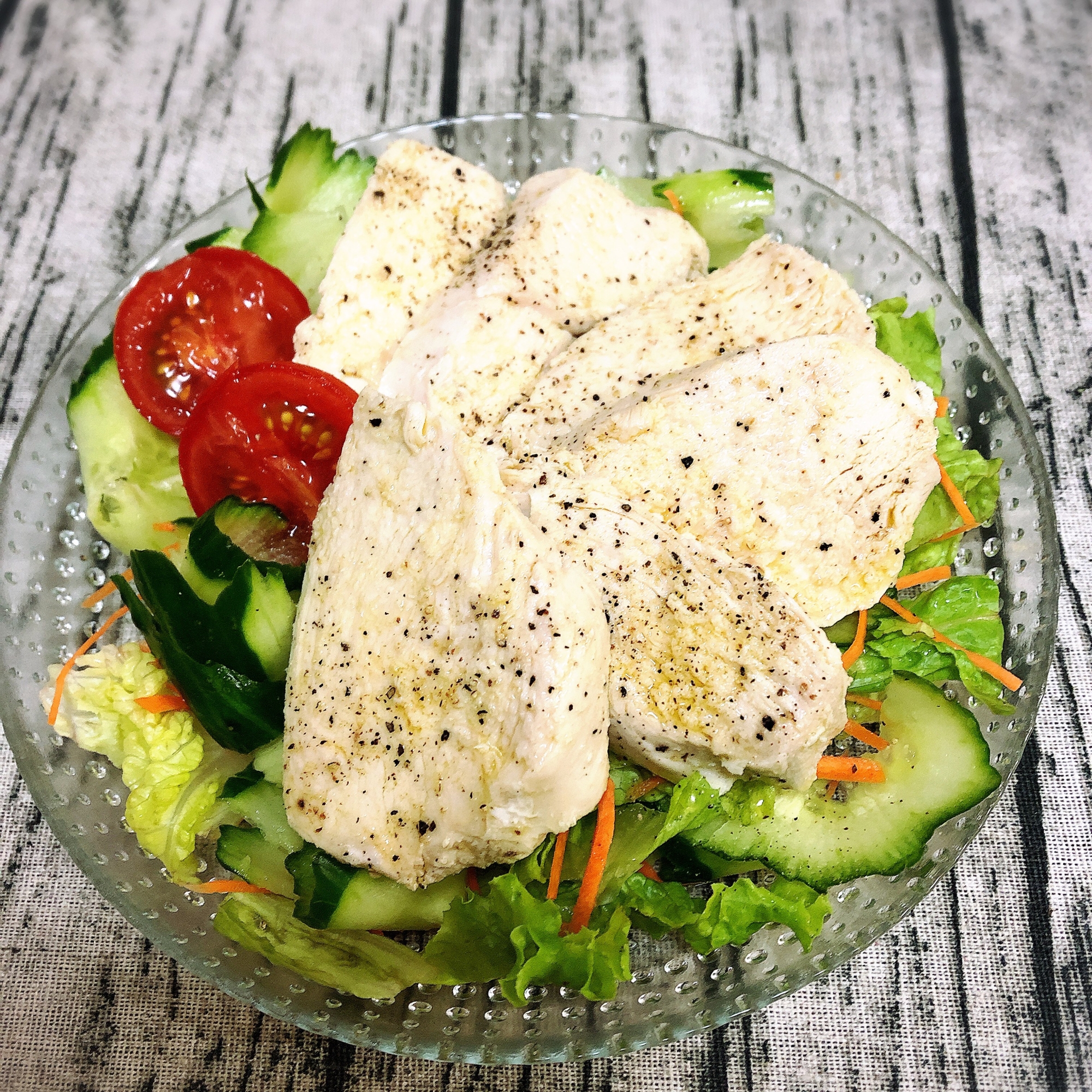 きゅうりとレタス鶏肉のオリーブオイル漬けサラダ