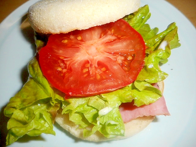 ショルダーベーコンと野菜のイングリッシュマフィン