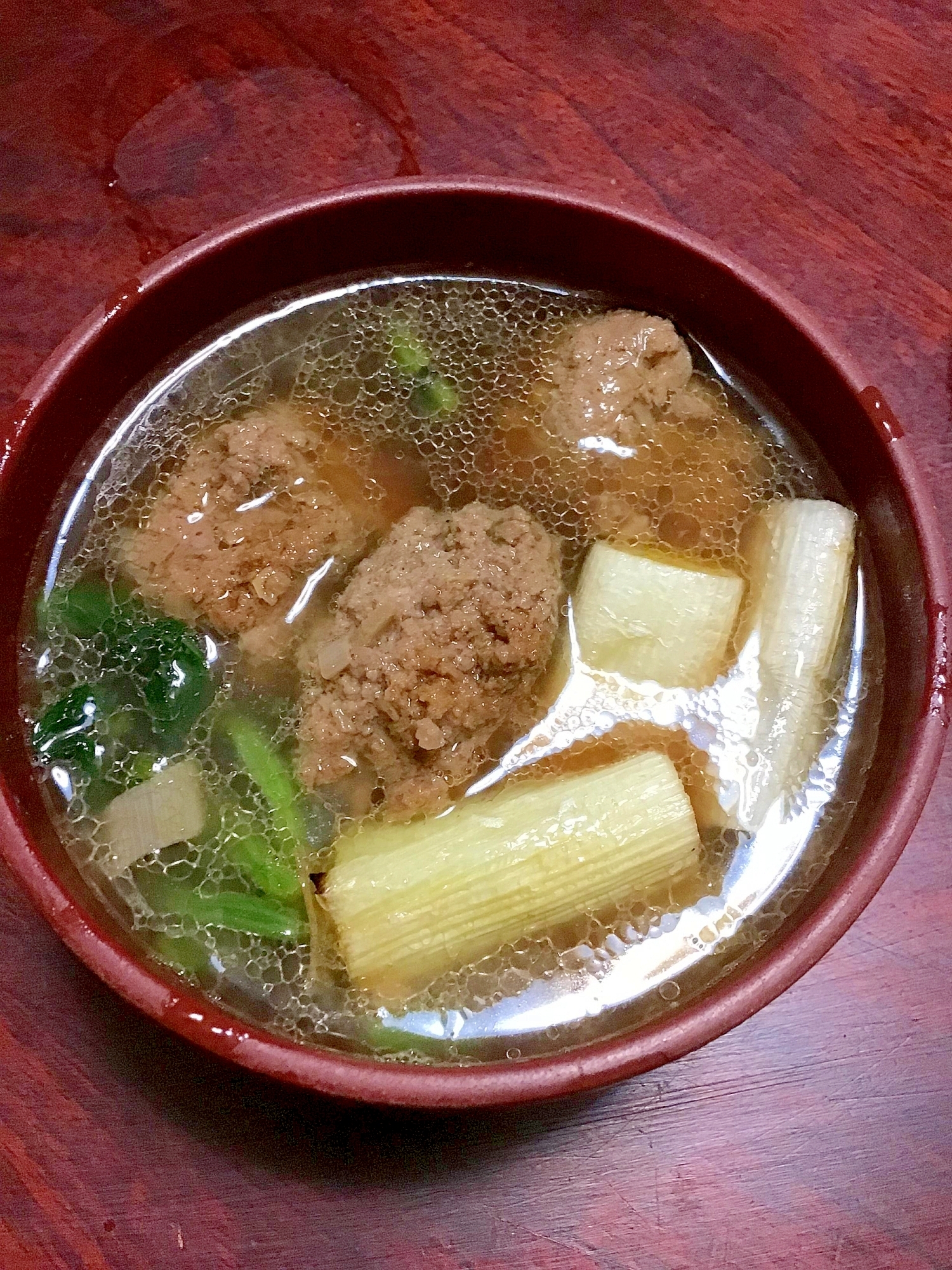 焼きネギと小松菜入り豚肉団子汁。