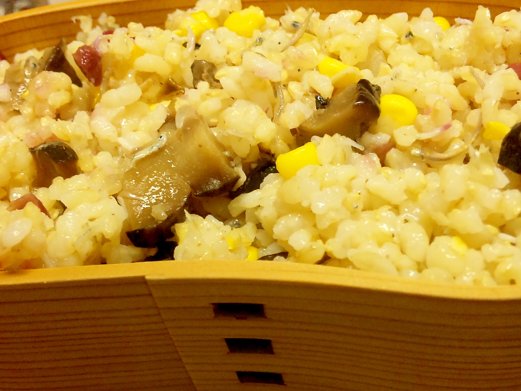 お弁当・椎茸とコーンの混ぜご飯