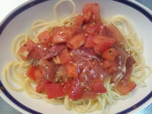 生ハムとトマトのパスタ