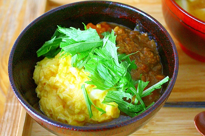 スクランブルエッグとカレーの小丼