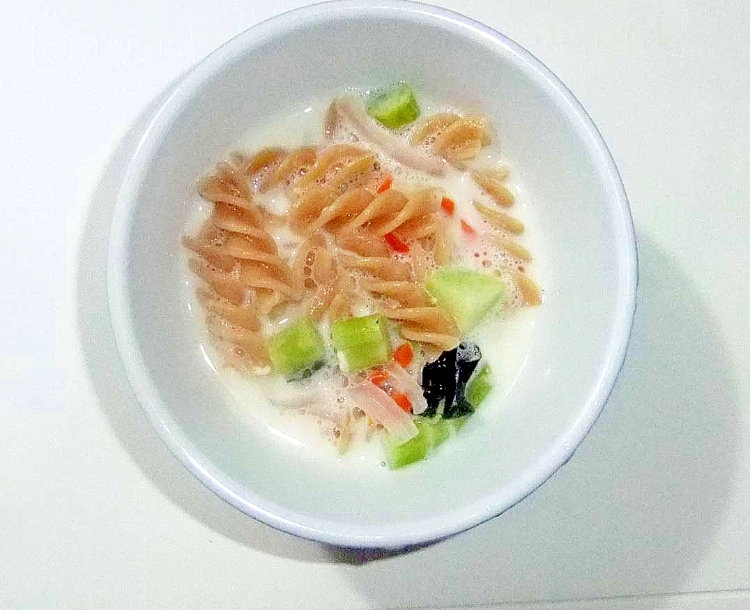 ショートパスタ入り野菜スープ