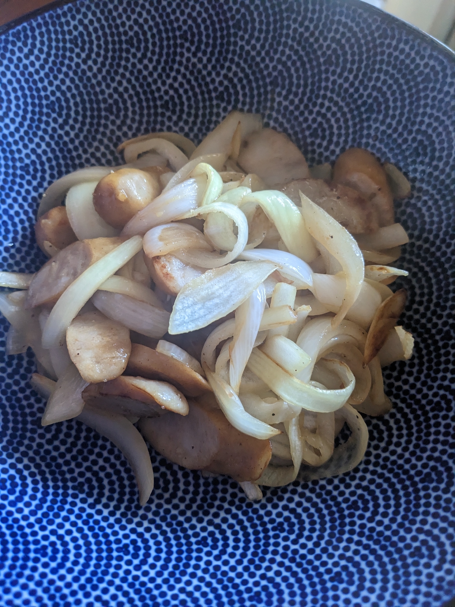 新玉ねぎとあらびきウインナーのソテー