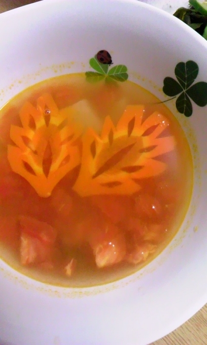 スープに浮かべるならヘラヘラになってもいいや、と薄くしたら切りやすかったです(^_^)v