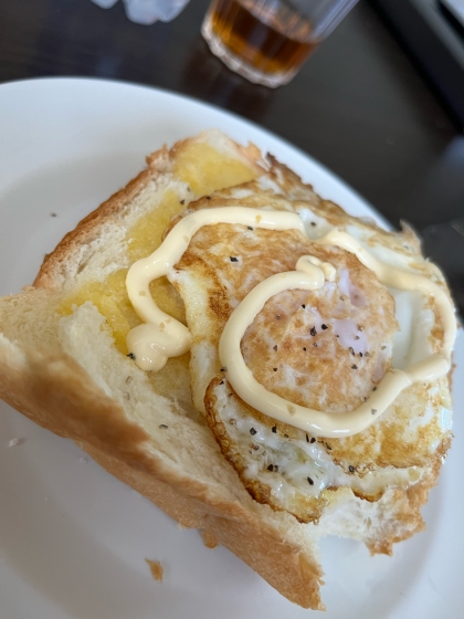 オニオン目玉焼きトースト