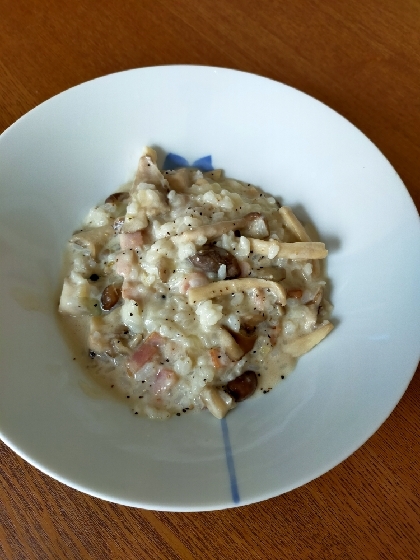 キノコとベーコンの簡単チーズリゾット