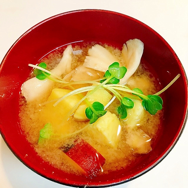 甘〜い素材ですが☆さつまいもとまいたけの味噌汁