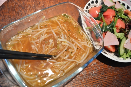 鍋の素で簡単に♪　春雨スープ