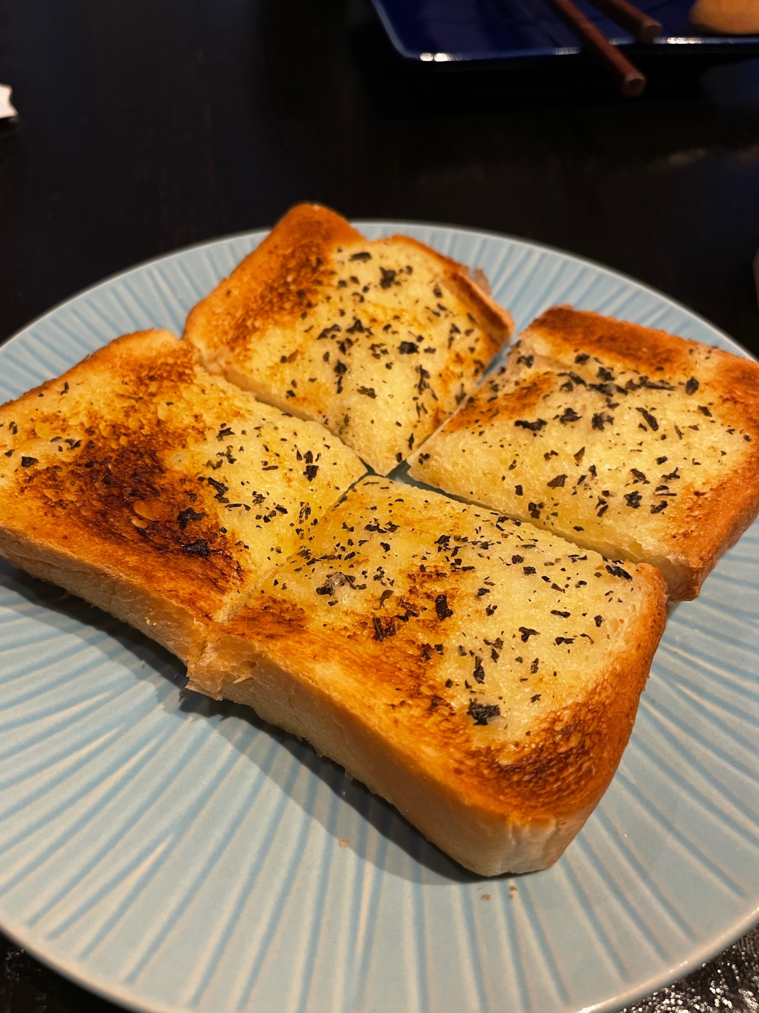 食パンで作るガーリックトースト