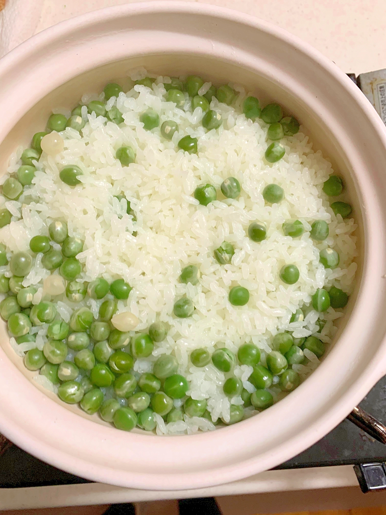 水煮缶で簡単◎土鍋グリンピースご飯