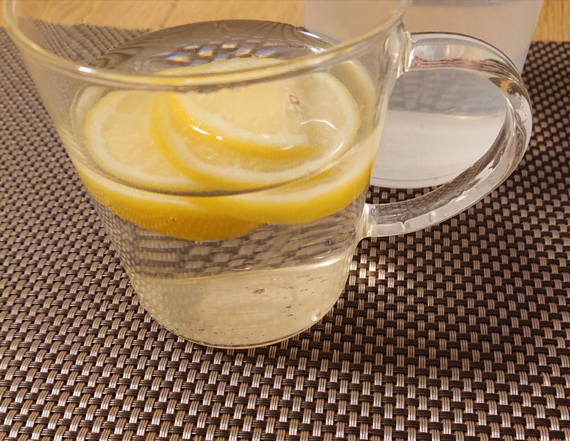 冷凍レモンで簡単⭐レモン水