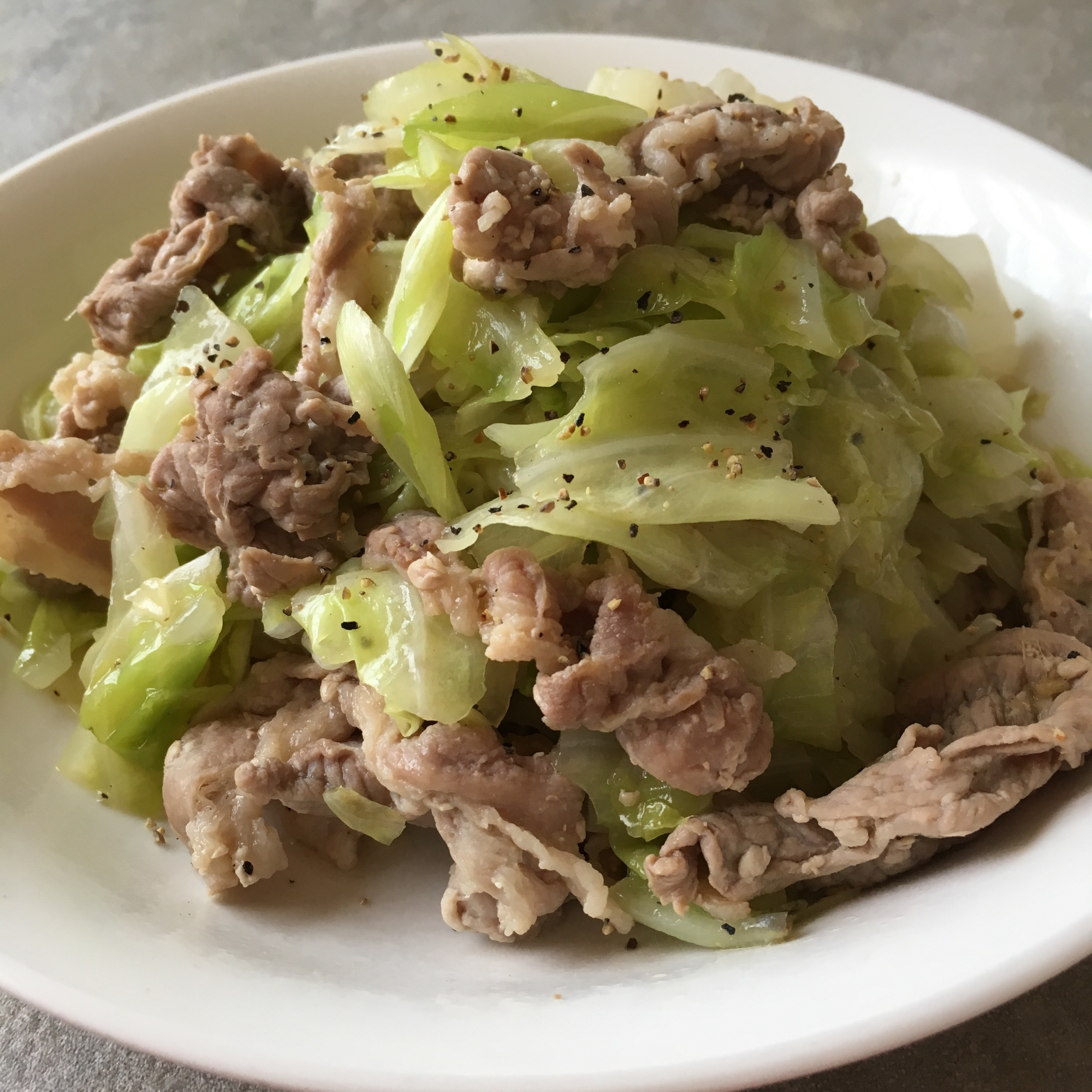 豚こま肉とキャベツの炒め物♪