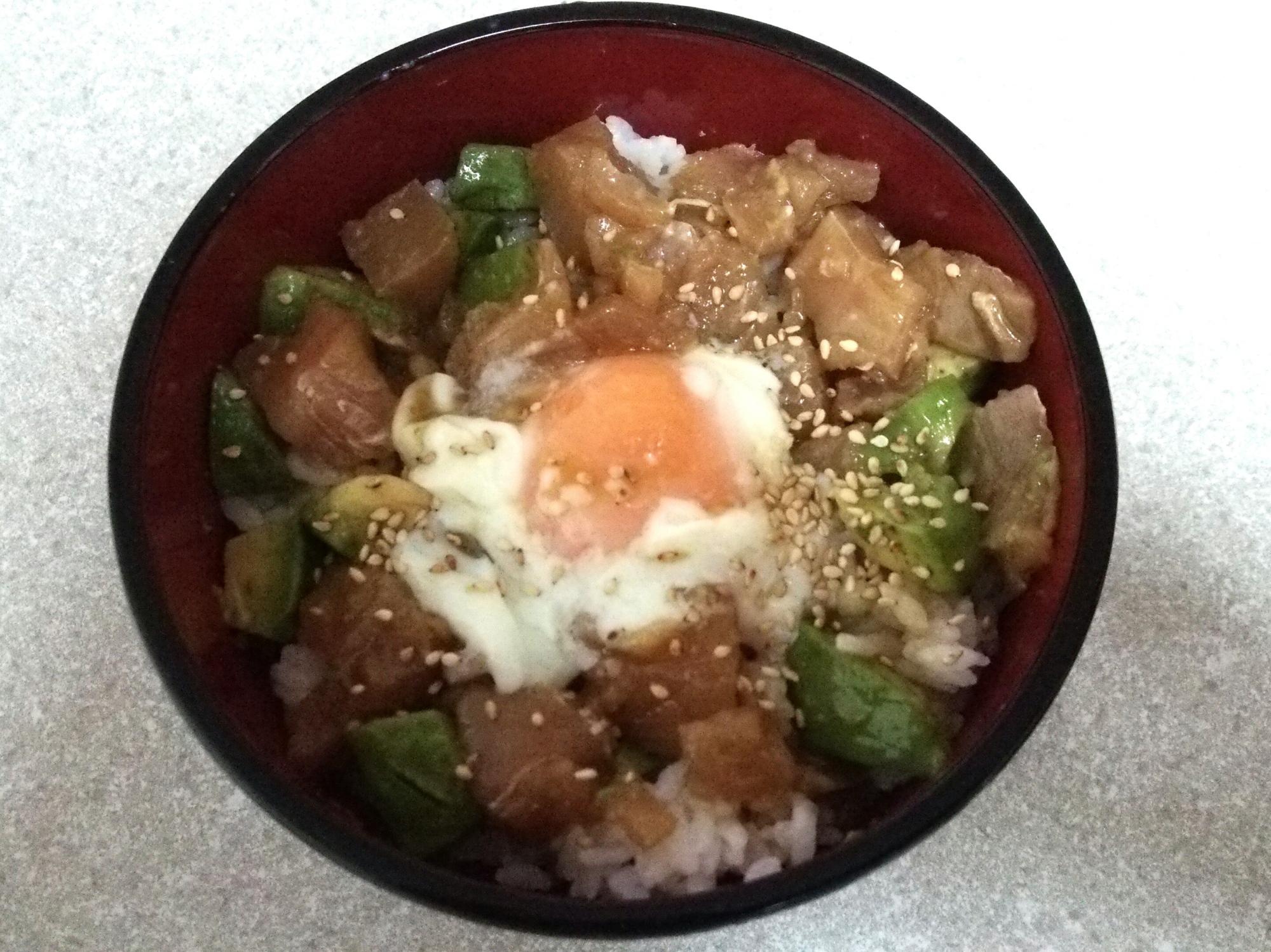 マグロとアボカドのお手軽漬け丼