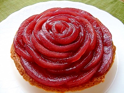 りんごの赤ワイン煮とヨーグルトカスタードのタルト