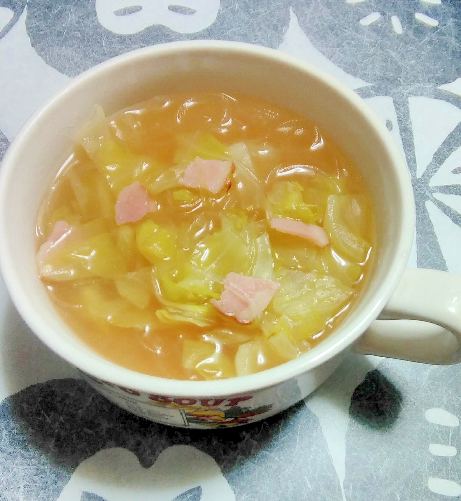 レタスとベーコンの春雨スープ
