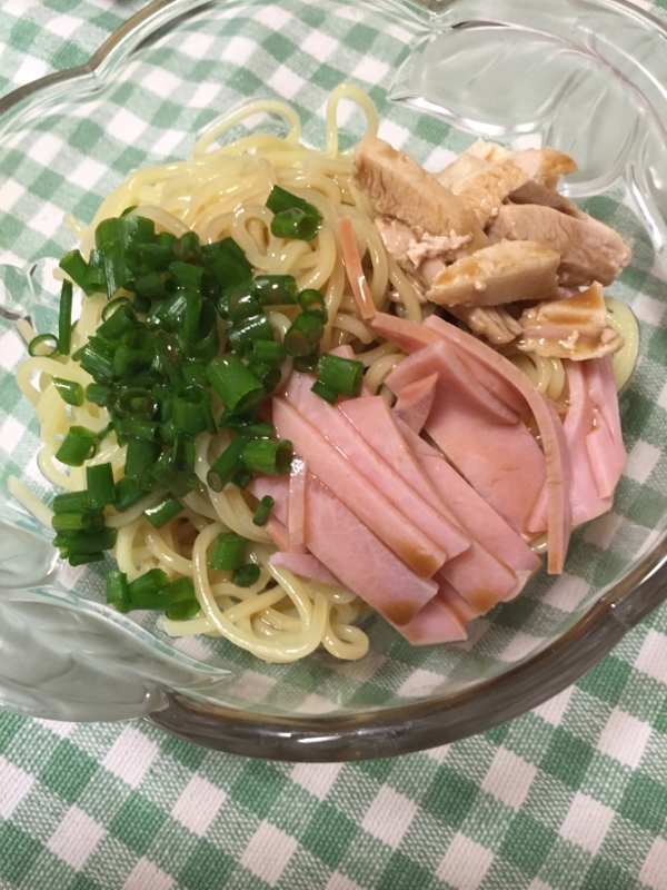 ハムと鶏肉の冷やし中華