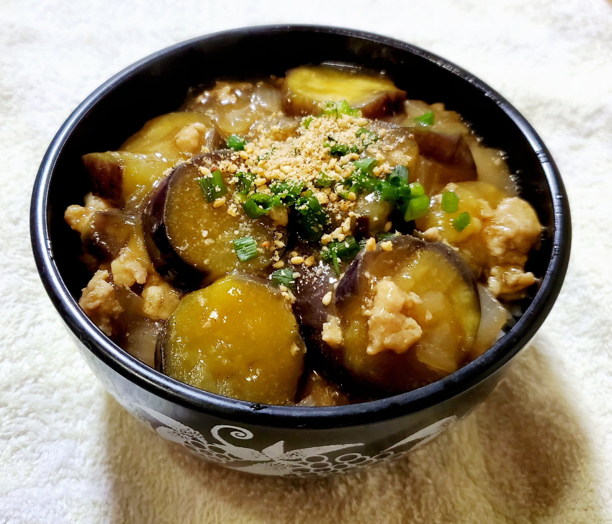 なすそぼろ丼