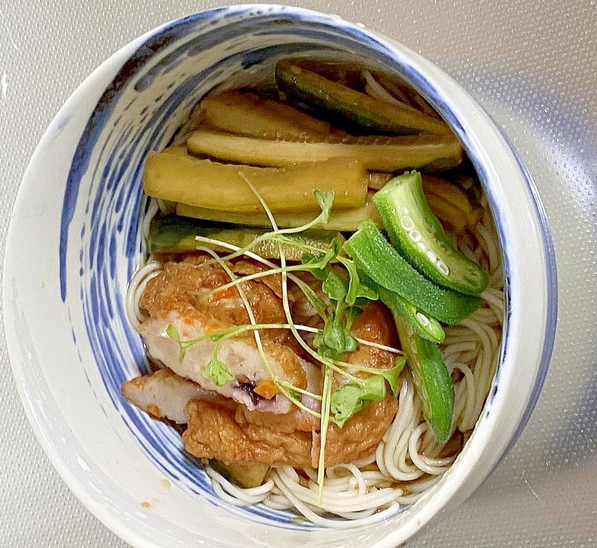 ピリ辛きゅうりの漬け汁で、冷麺風そうめん