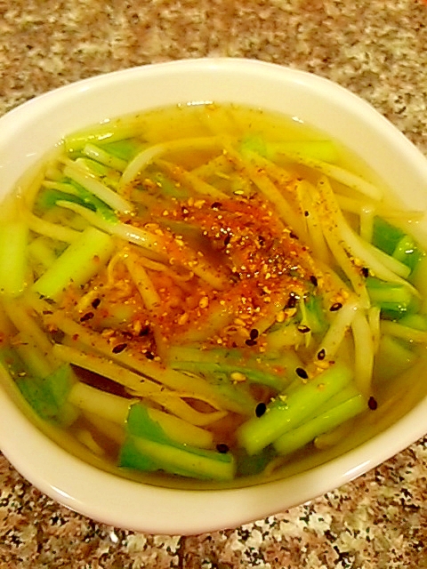 かぶの葉ともやしのミニチキンラーメン