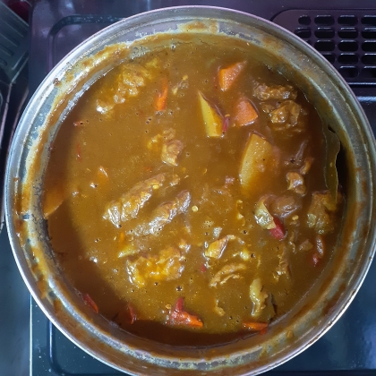 簡単で美味しかったです。新玉ねぎを多めに使ったらすごく甘くできました。
中辛ルーを使いました。