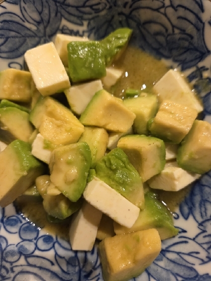 アボカドの味噌柚子胡椒ドレッシング和え